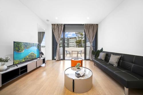 Sleek Urban Lifestyle Retreat in Heart of Rhodes - image 9