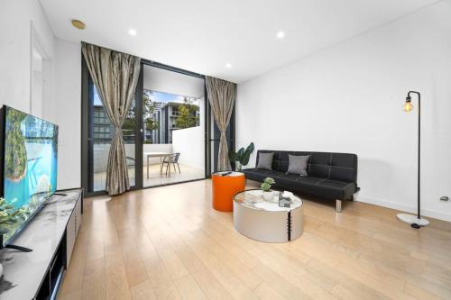 Sleek Urban Lifestyle Retreat in Heart of Rhodes - image 8