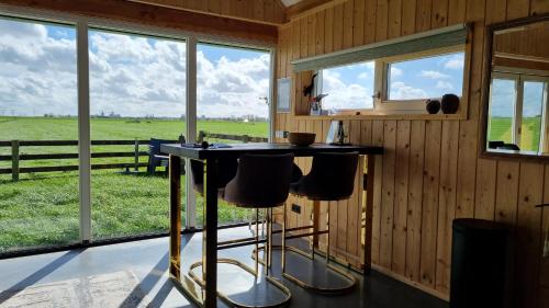 GuestHouse Amsterdam "City Farmer" lodge with a skyline view in the countryside