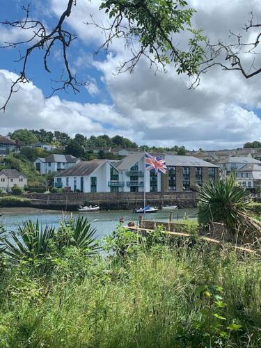 Crabshell Quay waterfront living in Kingsbridge in Kingsbridge