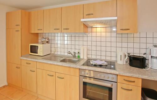 Cozy Apartment In Walow With Kitchen