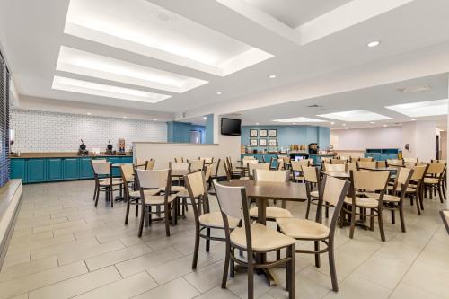 Country Inn & Suites by Radisson, Atlanta Galleria-Ballpark, GA