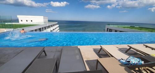 Infinity Luxury Apartment Piscina prima linie la mare