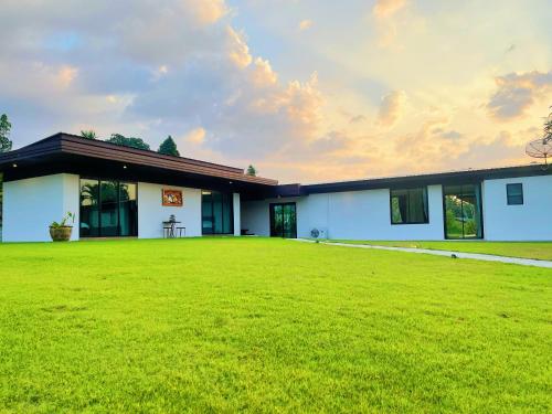 Spacious Private Villa Modern Style near beach thumbnail 5