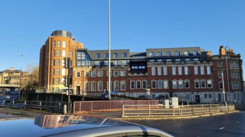 Charming 1-Bed Sleeps 2 Parking, Leeds (photo 8)