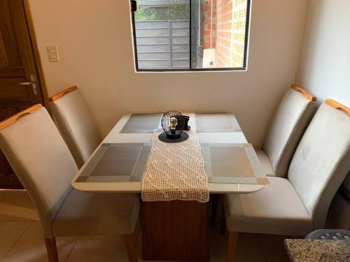 Hermosa casa, zona Aeropuerto in 盧克