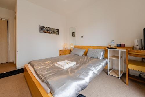 Private Ensuite Room with Balcony at the Heart of Cardiff