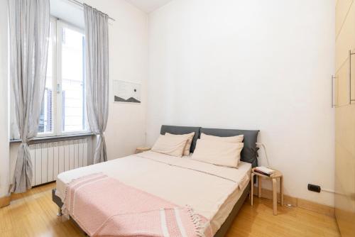 Beige luxury apartment Rome, Rome (photo 2)