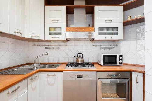 Beige luxury apartment Rome, Rome (photo 4)
