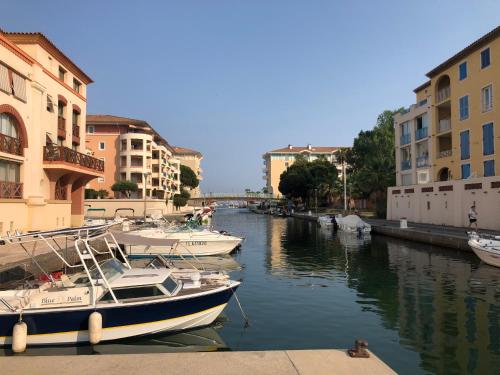 Appartement à Fréjus 2 pièces pour 4 personnes, terrasse avec vue piscine