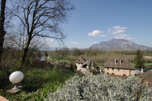 Rare villa in the heart of Little Savoyard Venice