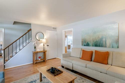 Private Pool & Yard Mins to Dining & University, Mobile