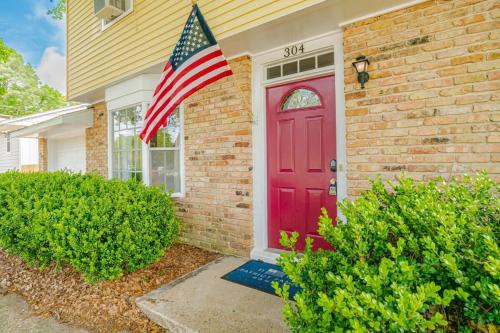 Private Pool & Yard Mins to Dining & University in Winthrop Square