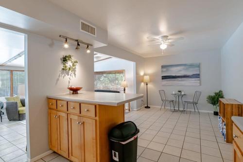Private Pool & Yard Mins to Dining & University in Winthrop Square