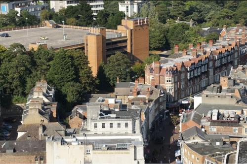 Central 2 bed apartment walking distance to beach in Bournemouth