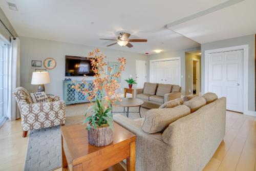 Idyllic New Buffalo Condo Walk to Beach and Shops! in New Buffalo, USA
