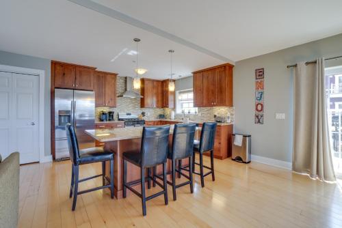 Idyllic New Buffalo Condo Walk to Beach and Shops! in New Buffalo, USA