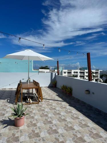 Pothos Beach PH 3BR Apt w Rooftop w Pool Access in Isabela