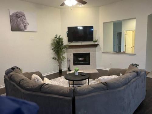 7-BR, H. Thea., near attrns -St2 in San Antonio, USA