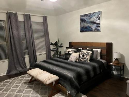 7-BR, H. Thea., near attrns -St2 in San Antonio, USA
