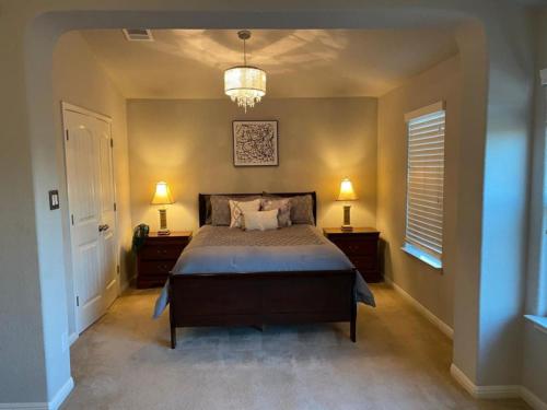 Lxry 4 BR Bckyd, Pool, Hot Tub near attrctns (Tal.)