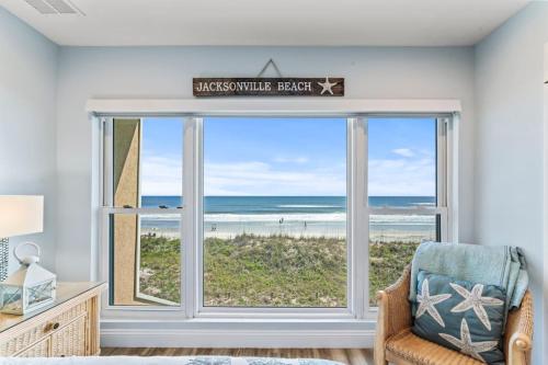 SeaSide Seven - Oceanfront in Jacksonville Beach, USA