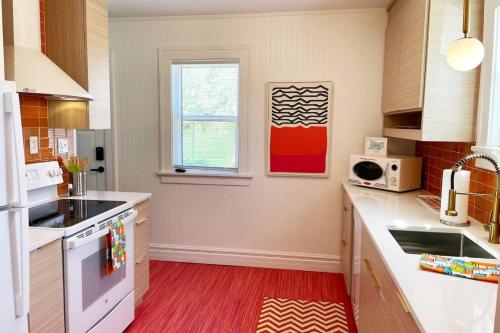 1960s Gem-Close to Downtown And In a Quiet Area in Cedar Rapids, USA
