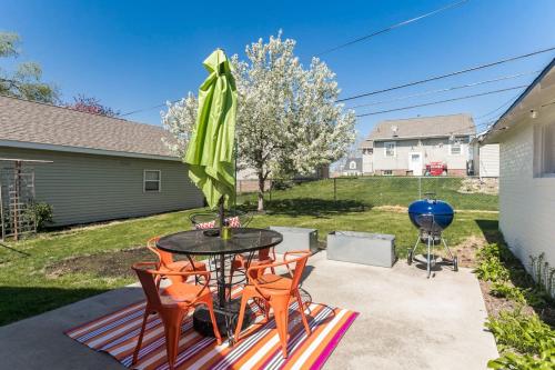 1960s Gem-Close to Downtown And In a Quiet Area in Cedar Rapids, USA