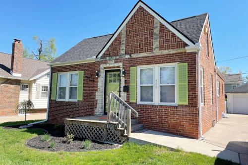 1960s Gem-Close to Downtown And In a Quiet Area in Cedar Rapids, USA