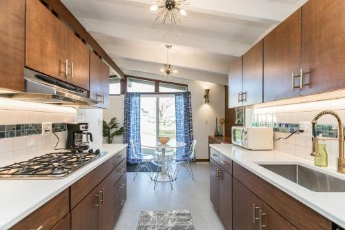 Mid-Century Style And Class In Quiet NE Location