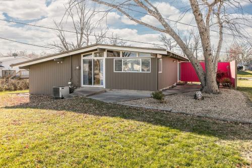 Mid-Century Style And Class In Quiet NE Location