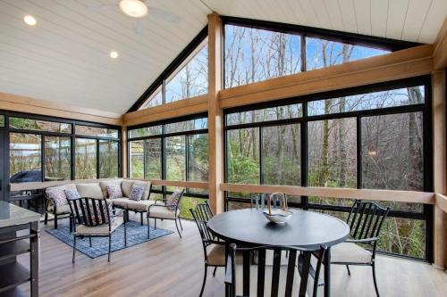 Hillside Cottage in Boone, USA