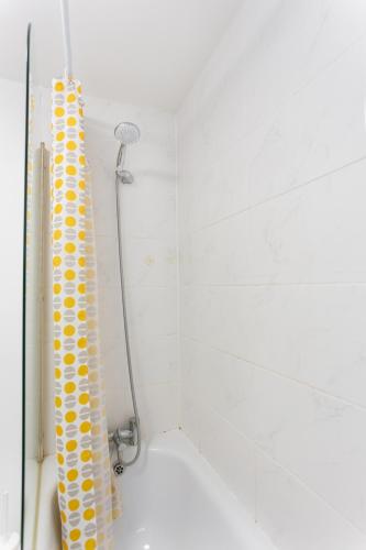 Bathroom, City Center Camden Market Budget Apartment and Rooms in London