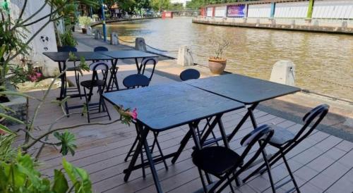 Vspace Guesthouse Capsule & Cafe  in Jonker