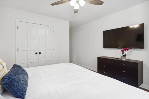 15 Min From Airport With 3 King Beds + Game Room!