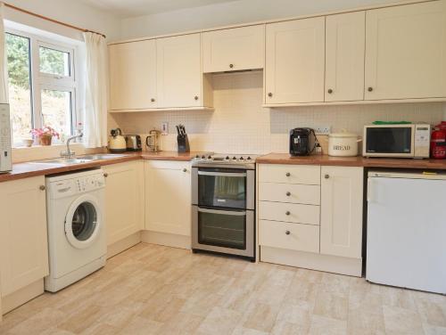 Seanacnoc Cottage overlooking Kenmare Bay in Raycoslough