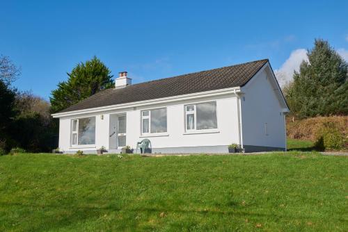 Seanacnoc Cottage overlooking Kenmare Bay in Raycoslough