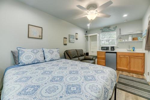 Quaint Texas Studio 1 Mi to Rockport Beach! in Rockport, USA