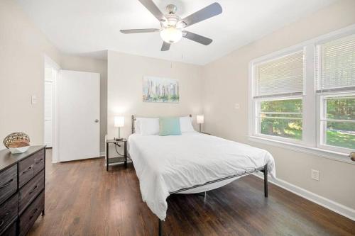Quiet Family Home Close to Nature with fenced yard in College Park, USA