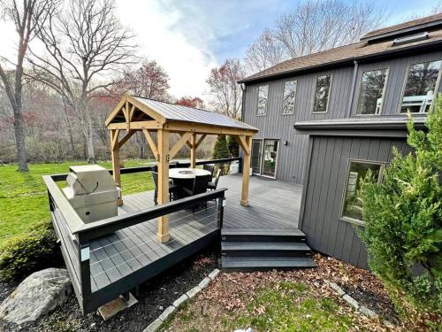 Secluded Farmhouse Retreat - Minutes from Mystic