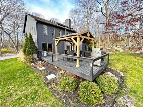 Secluded Farmhouse Retreat - Minutes from Mystic