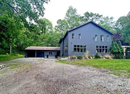 Secluded Farmhouse Retreat - Minutes from Mystic