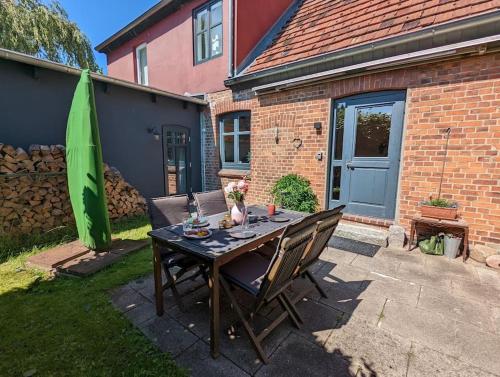 Dārzs, Entspannte Auszeit mit Terrasse, Bauerngehöft bei Mölln & Ratzeburg (Entspannte Auszeit mit Terrasse, Bauerngehoft bei Molln & Ratzeburg) in Breitenfelde