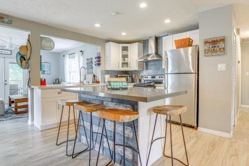 Private and Picturesque Escape on Lake Henry! in Lake Placid (Florida)