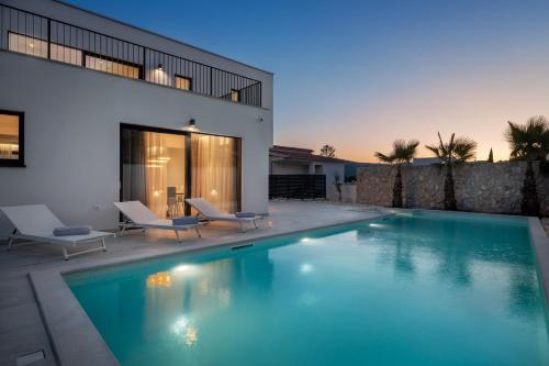NEW! Villa Brilliance heated pool 50 m2, sea view