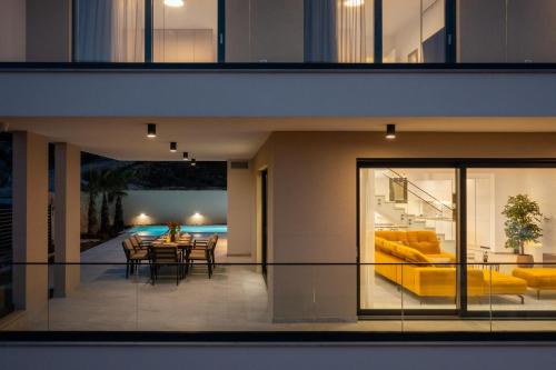 NEW! Villa Brilliance heated pool 50 m2, sea view