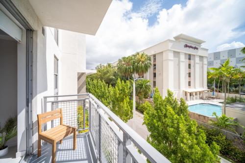 ระเบียง/ชานเรือน, Tucker at Palmer Dadeland Miami near ป่าเวทมนต์ของซานต้า