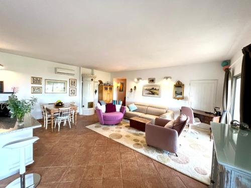 Shared lounge/TV area, Pequeno Paraiso-1RoomLet in Campina