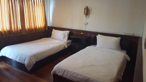 Riverside Huayxay ห้วยทราย