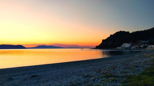 Közeli látványosságok, Nostalgia in Loutraki Skopelos